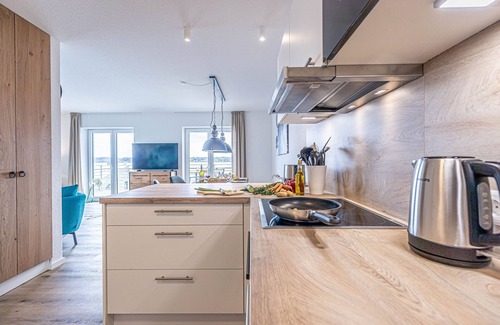 Schleswig Apartment | Wiking-koje 5 - Aufzug, 1. OG, Dusche, TV, Wlan, Balkon, Gartenmöbel, Parkplatz