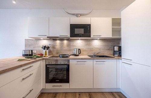 Schleswig Apartment | Wiking-koje 5 - Aufzug, 1. OG, Dusche, TV, Wlan, Balkon, Gartenmöbel, Parkplatz