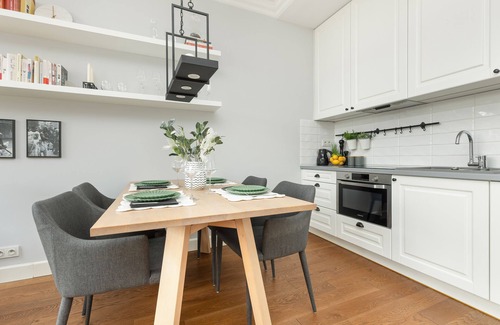 Wilanow Apartment | Wilanow for 3 People by Renters