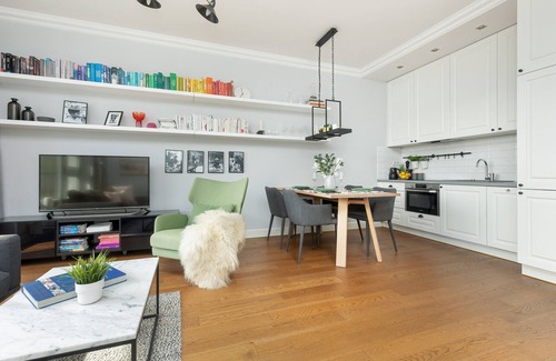 Wilanow Apartment | Wilanow for 3 People by Renters