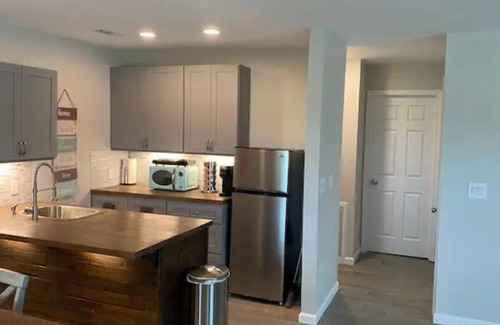 Thackerville Cottage | WILD CARD SUITE: Unit B. Casino Retreat & Pickleball court