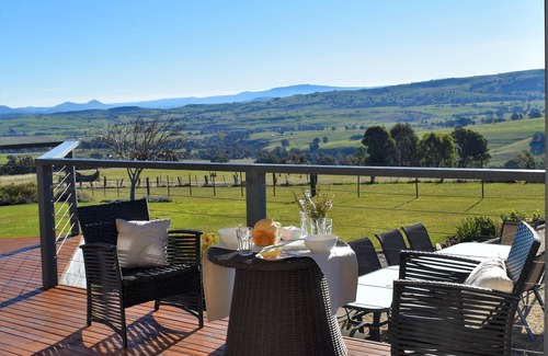 Merrijig House | WILD DOG RISE - sleeps 16 -base MT BULLER Perfect ski Getaway - local discounts