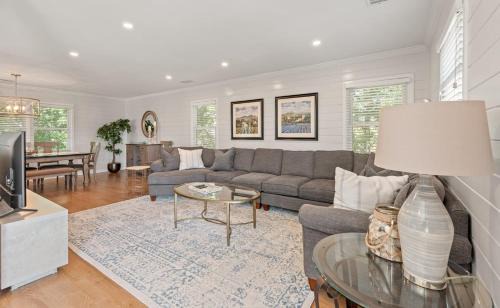 Pelican Bay House | Wild Dunes Gem Walk to Beach Pool Screened Porch Lounging