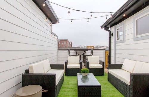 Midtown House | WILD ELEGANCE - DESIGNER HOME - MINS TO MUSIC ROW