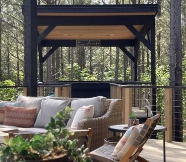 Pickens House | Wild Mountain Honey 4BR 4BA 1k Deck Oasis