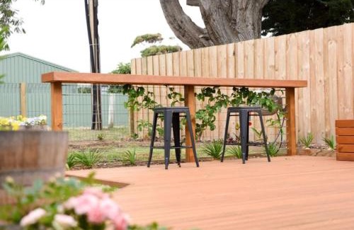 Goolwa South House | Wild Rose Cottage, 100M to the water