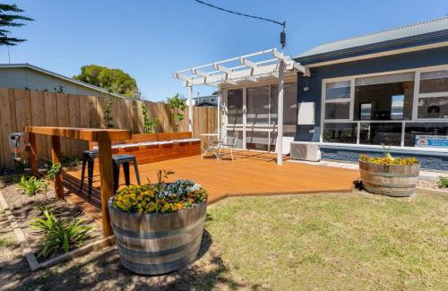 Goolwa South House | Wild Rose Cottage, 100M to the water