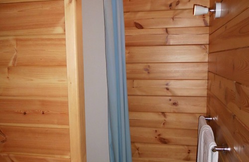 Cherain Bed & Breakfast | Wild West old time b&b in the Ardennes, room for 2 guests, ensuite bathroom