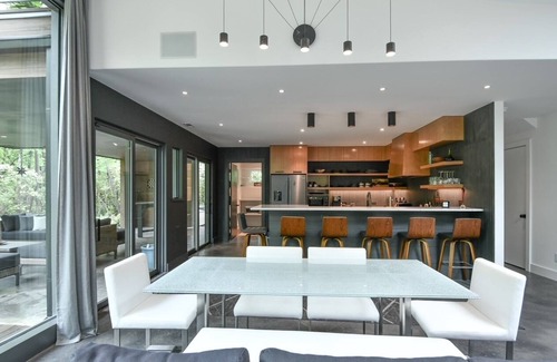 Helen Villa | WILDBLUME-New Modern Private Home w/Hot Tub, Pool Table