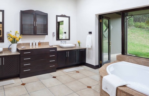 Oudtshoorn Cabin | Wildehondekloof