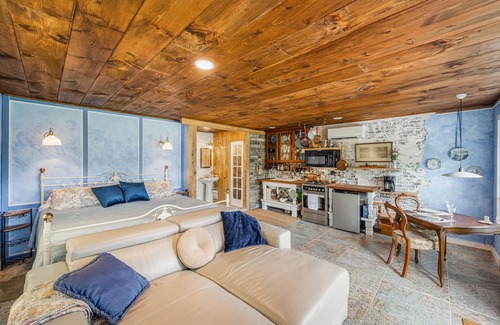 Mentone Cabin | Wilderness Country Inn: France
