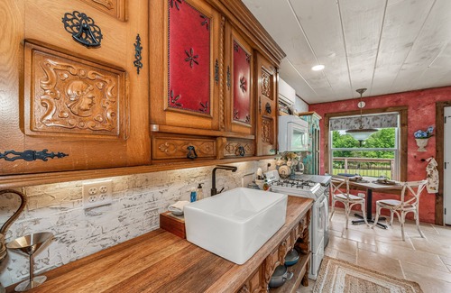 Mentone Cottage | Wilderness Country Inn: Italy