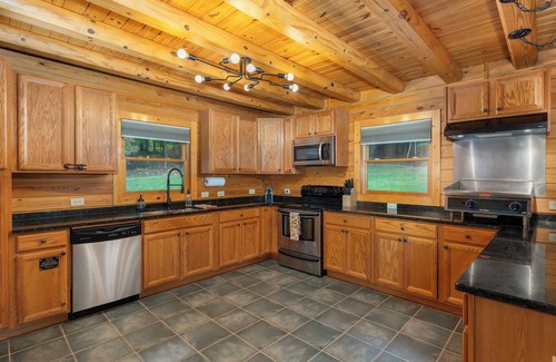 Marion Cabin | Wilderness Retreat | Pet Friendly, Fitness/Game Room & Fire Table!