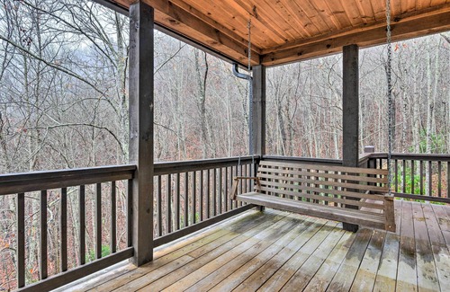 Franklin Cabin | 'Wildflower' Luxury Cabin w/Hot Tub & Views!