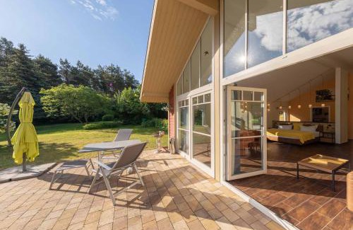 Muritz House | Wildgans - Stilvolles Ferienhaus mit Terrasse, Seeblick & Naturidylle am Loppiner See