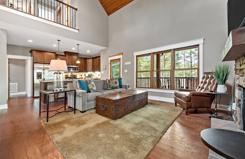 Nebo House | Wildside Retreat | Lakeside Luxury with Gas Grill, Screened Porch & Fire Pit!