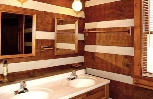 Cosby Cabin | Wildwood Flower - 2 Bedrooms, 1 Baths, Sleeps 6 Home by RedAwning