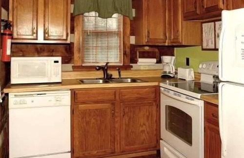 Cosby Cabin | Wildwood Flower - 2 Bedrooms, 1 Baths, Sleeps 6 Home by RedAwning