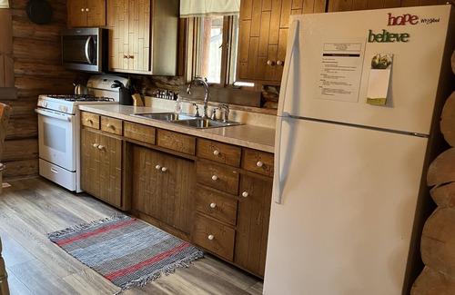 New Philadelphia Cabin | Wildwood Hill Cabin. Secluded in Woods. Hot Tub