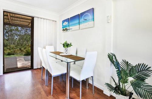 Callala Beach House | Wildwood I Pet Friendly I 5 Mins to Beach