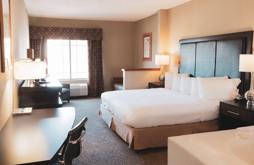 Pewaukee Hotel | Wildwood Lodge