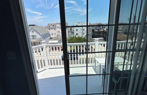 Wildwood Condo | Wildwood vacation home by the Bay. Prime Location on a Beautiful Street!