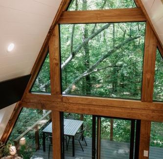 Abbeville Villa | Wilewood A-Frame - Secluded - Romantic - Hot Tub