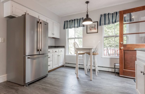 Loveitts Field House | WILLARD BEACH OASIS - steps from the beach and minutes to Portland!