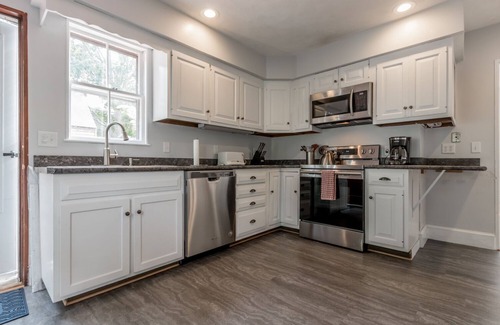 Loveitts Field House | WILLARD BEACH OASIS - steps from the beach and minutes to Portland!