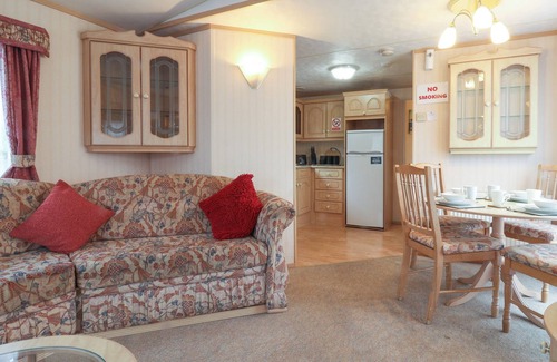 Chard Cottage | WILLEBBY, family friendly, with a garden in South Chard