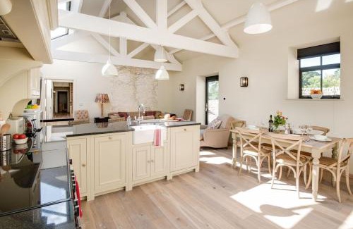 Slaggyford House | Williamston Cowshed