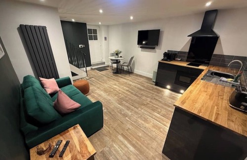 Nantwich House | Willow Barn - Nantwich with Hot Tub