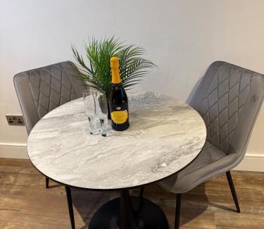 Nantwich Apartment | Willow Barn - Nantwich, with Hot Tub