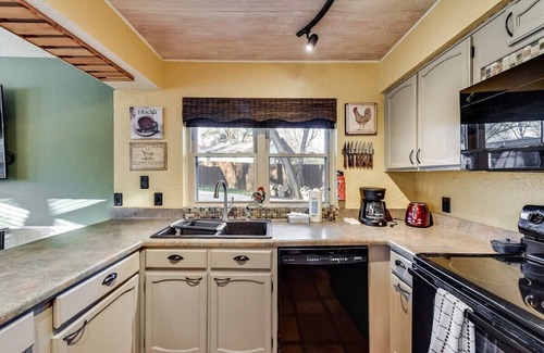 Bedford House | Willow Bend: 4-Bedroom Tranquil Escape