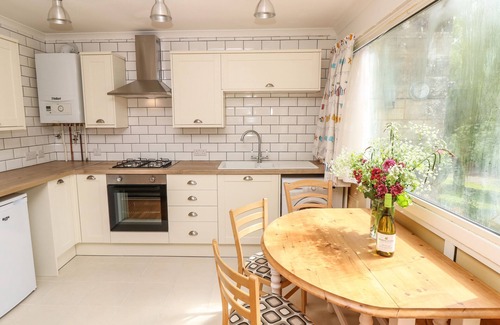 Cowes Cottage | Willow Cabin