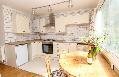 Cowes Cottage | Willow Cabin