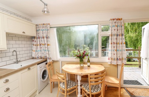 Cowes Cottage | Willow Cabin