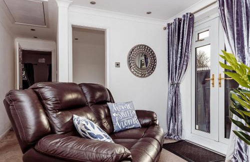 Flookburgh House | Willow Chalet near Cartmel & Lake Windermere