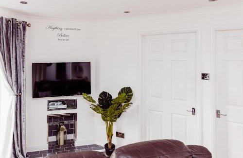 Flookburgh House | Willow Chalet near Cartmel & Lake Windermere