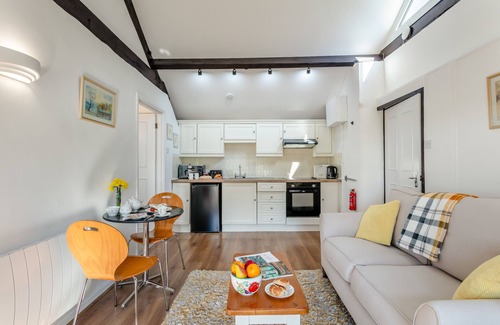 Whitstone House | Willow Cottage - Bennetts Court