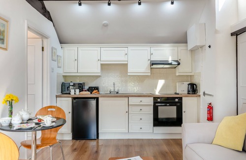 Whitstone House | Willow Cottage - Bennetts Court