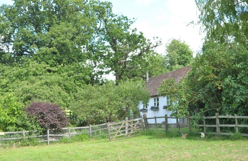 Tonbridge Cottage | * Willow Cottage * Child Friendly Holidays. DISCOUNTS available -call!