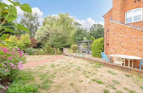 Hickling Cottage | WILLOW COTTAGE, romantic, character holiday cottage in Catsfield