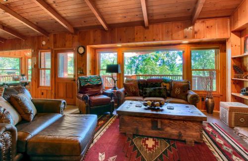 Bass Lake House | Willow Cove Lodge- 5 bedrooms with a hot tub