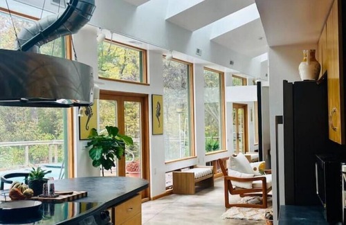 Washington House | Willow Creek: Mid-Century Oasis