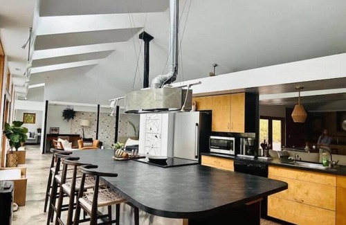 Washington House | Willow Creek: Mid-Century Oasis