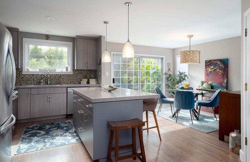 Willow Glen House | Willow Glen Cottage, Exudes Grace and Charm