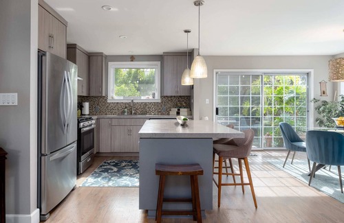 Willow Glen House | Willow Glen Cottage, Exudes Grace and Charm