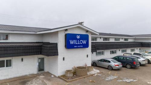Eau Claire Hotel | Willow Inn Suites
