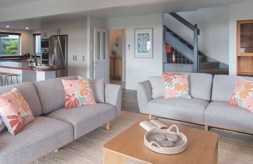 Hannahs Bay House | Willow Lakehouse Rotorua
